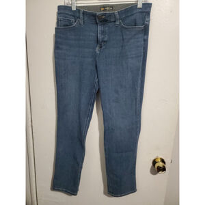 Lee Plus Relaxed Fit Straight Leg Womens 10M Blue Jeans Mid Rise Med Wash